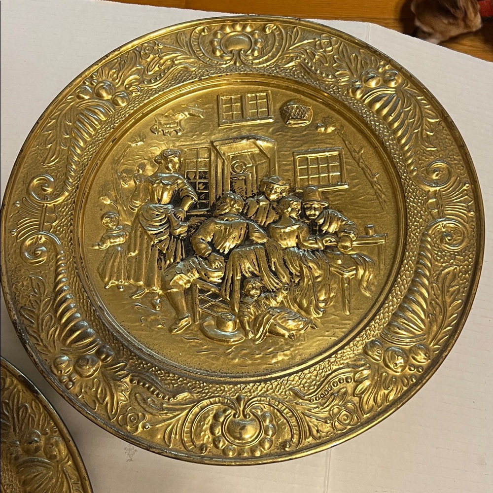 Vintage Gold Embossed Wall Plate
Made in England Tavern scene